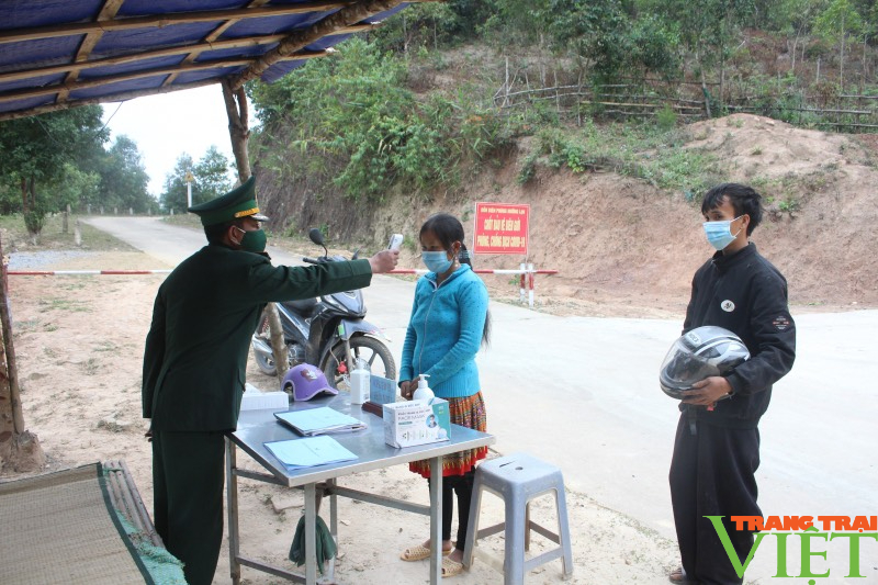 Tuyên dương những chiến sĩ quân hàm xanh trên tuyến đầu biên giới - Ảnh 3.