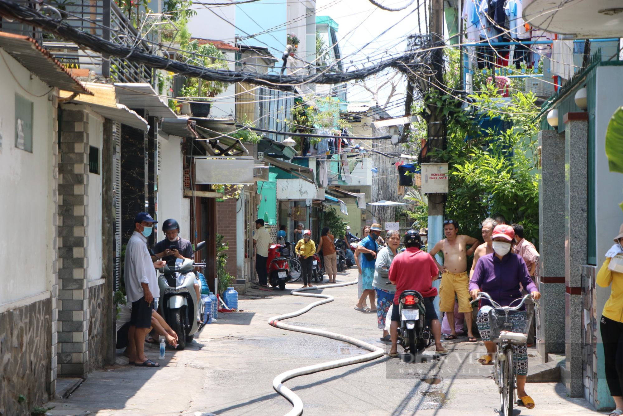 Nghi mâu thuẫn tình cảm, nam thanh niên dùng xăng phóng hỏa, đốt nhà bạn gái - Ảnh 4.