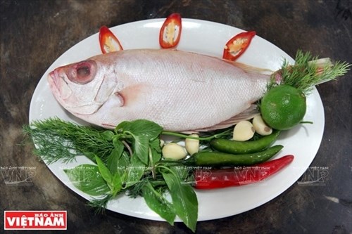 Loài cá thân dẹp, miệng rộng, thịt ngọt đem nướng lên thành món khoái khẩu của nhiều người khi đến Đà Nẵng - Ảnh 2.