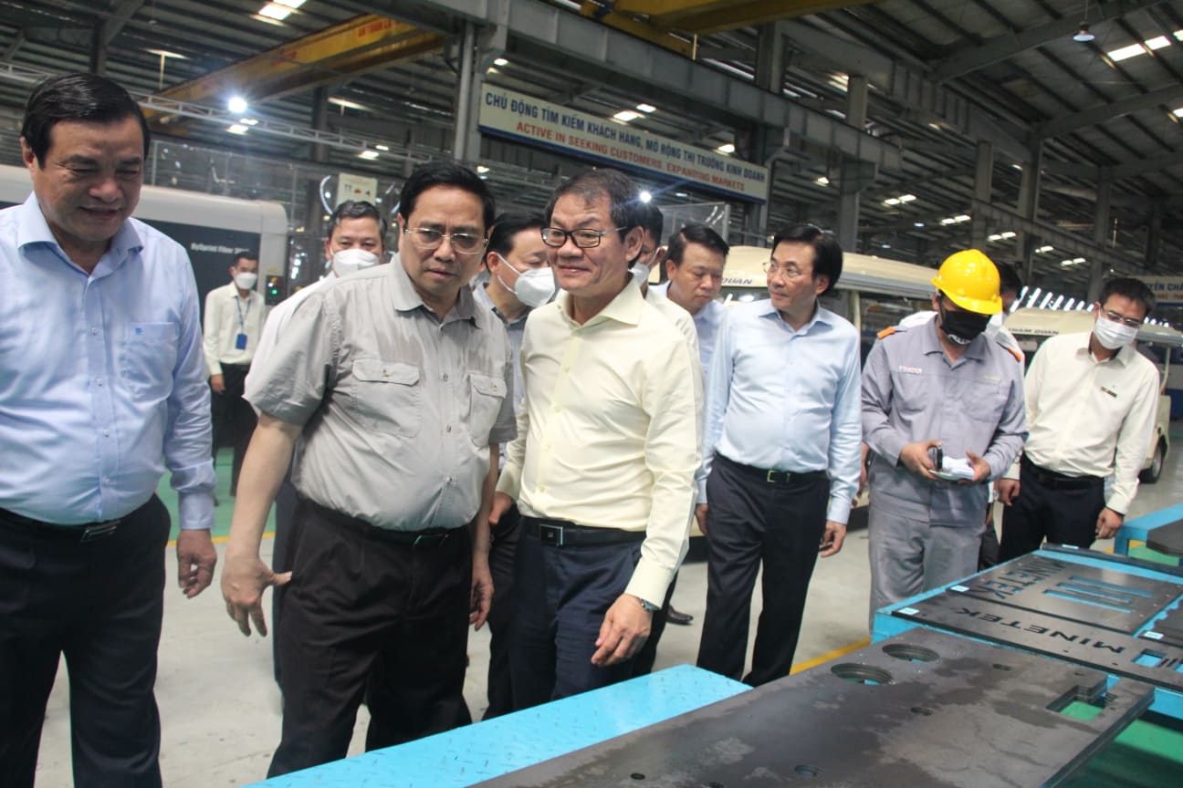 Thủ tướng Phạm Minh Chính thăm và làm việc với Tập đoàn ô tô lớn nhất Quảng Nam  - Ảnh 2.