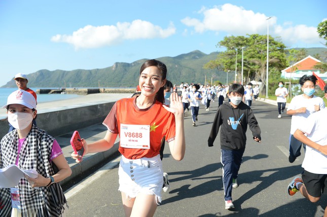 Ảnh: Hoa hậu Đỗ Thị Hà khoe sắc cùng dàn người đẹp Tiền Phong Marathon 2022 - Ảnh 9.