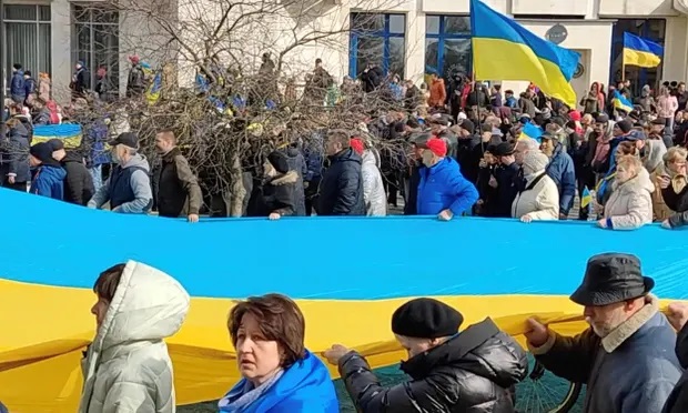 NÓNG: Lính Nga thả thị trưởng Ukraine, rút khỏi thị trấn chiến lược vừa chiếm được với điều kiện bất ngờ - Ảnh 1.