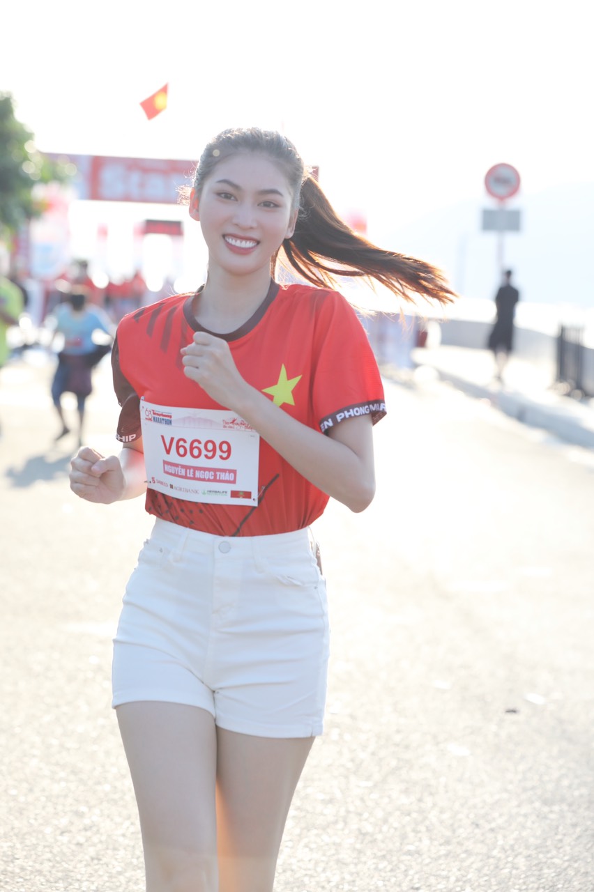 Ảnh: Hoa hậu Đỗ Thị Hà khoe sắc cùng dàn người đẹp Tiền Phong Marathon 2022 - Ảnh 5.