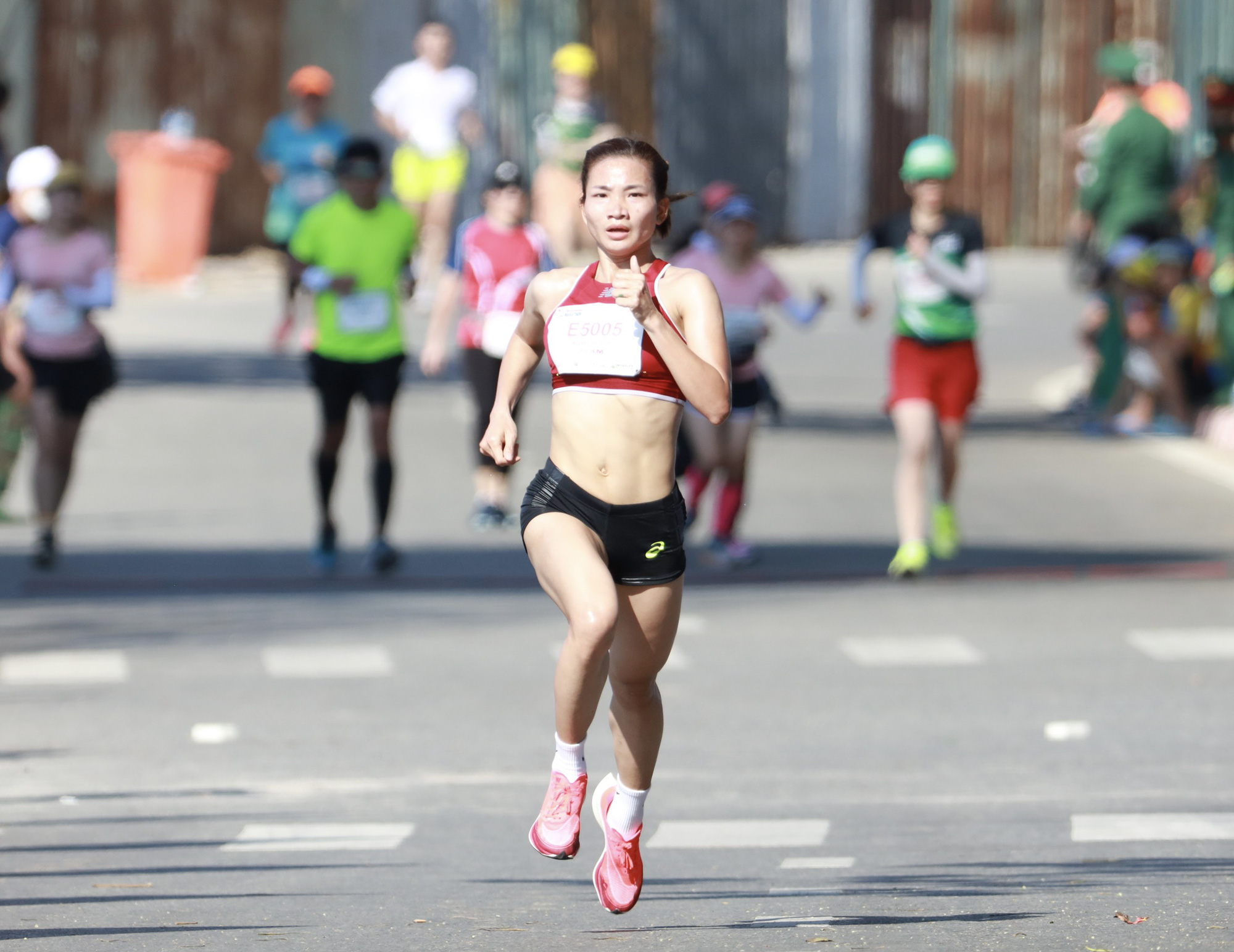 Tiền Phong Marathon 2022: Hoàng Nguyên Thanh, Hoàng Thị Ngọc Hoa giành HCV - Ảnh 5.
