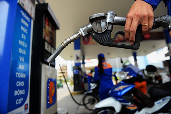 Giá xăng dầu hôm nay 28/3: Dầu lao dốc mất gần 4% trong phiên giao dịch sáng ngày thứ hai (28/3).
