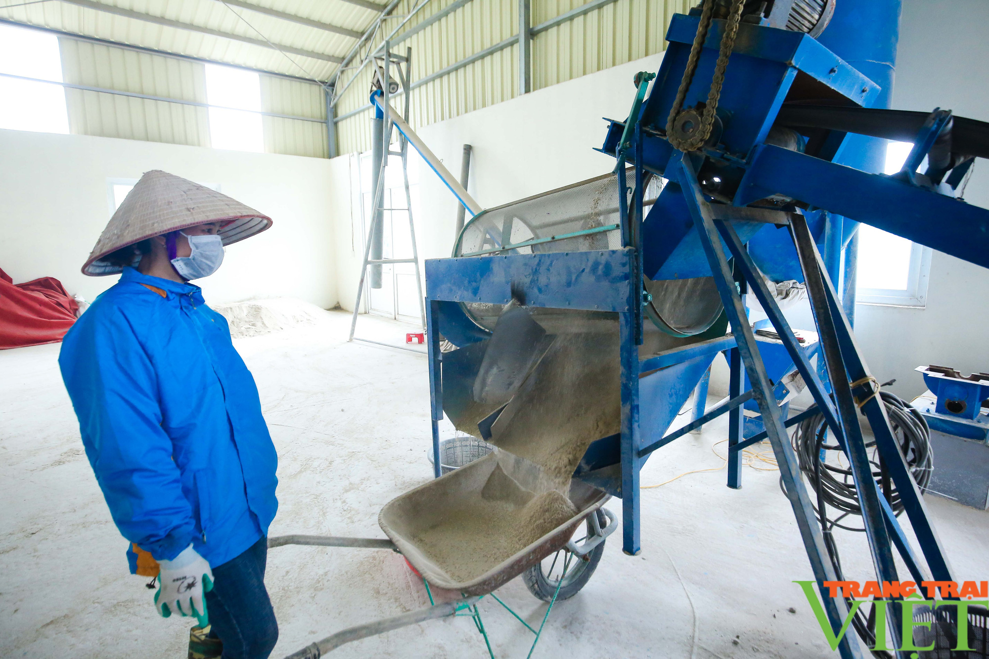 Cận cảnh quy trình chế biến vỏ hàu thành thức ăn chăn nuôi của nông dân Quảng Ninh - Ảnh 5.