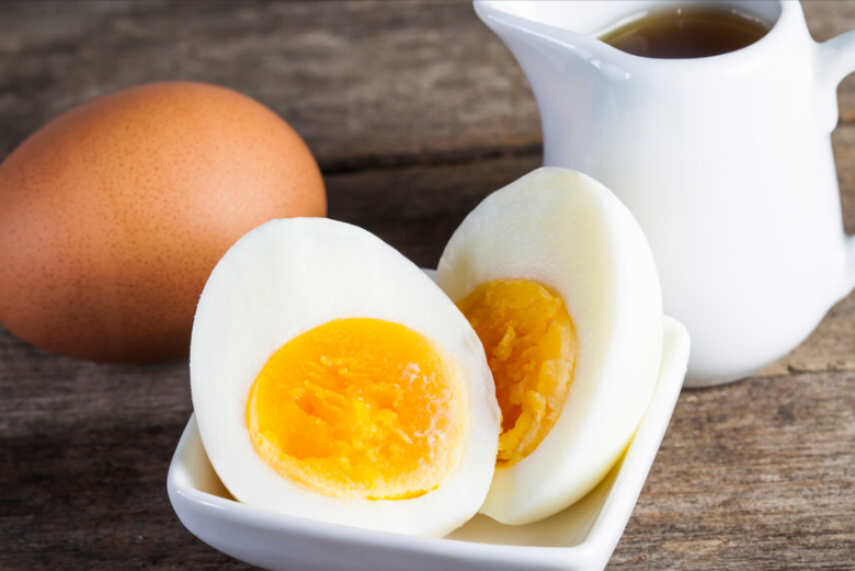 Luộc trứng đừng chỉ với nước, thêm 2 nguyên liệu này trứng thơm mềm, dễ bóc vỏ - Ảnh 4.