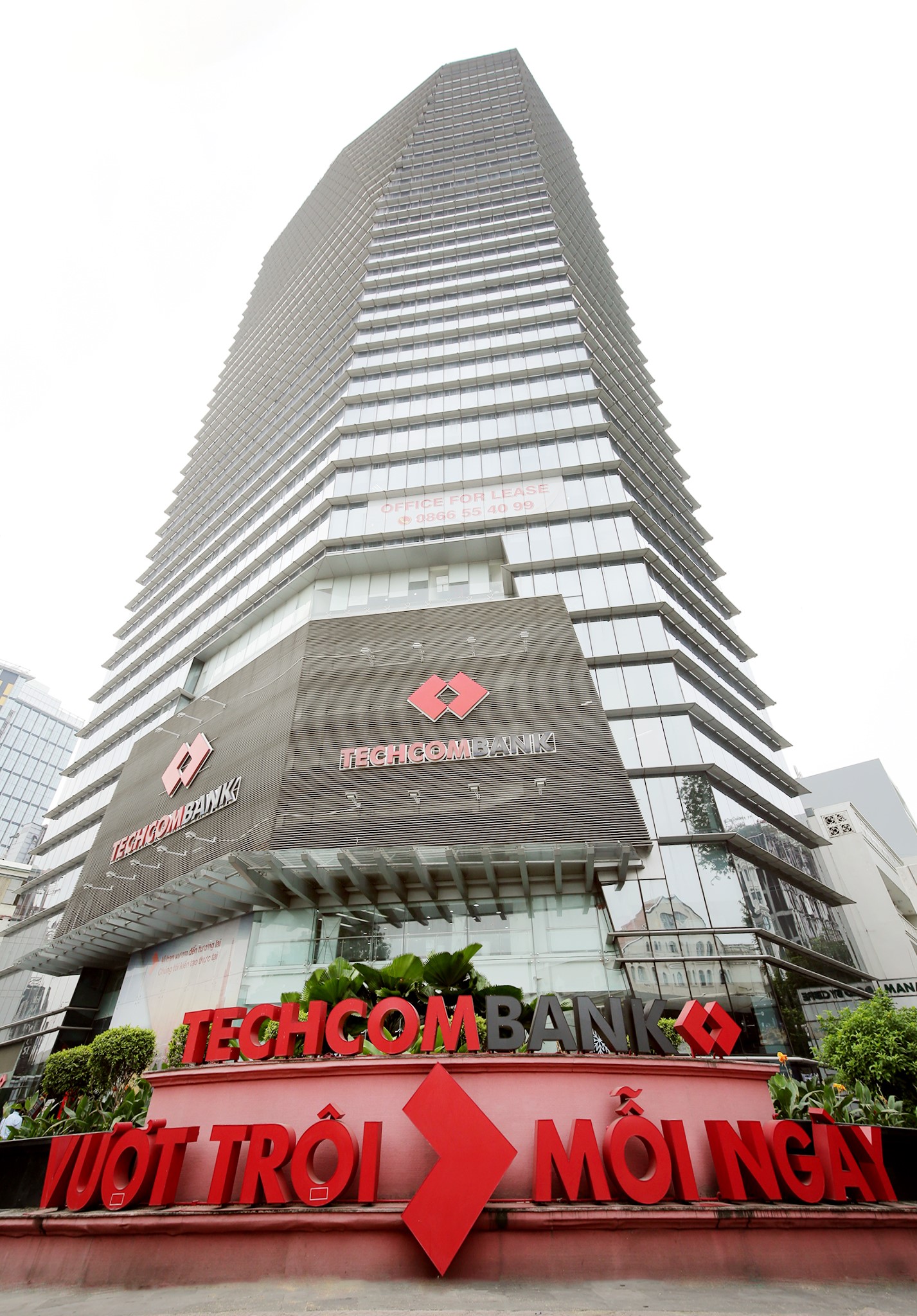 Techcombank được The Asian Banker vinh danh hai giải thưởng lớn - Ảnh 3.