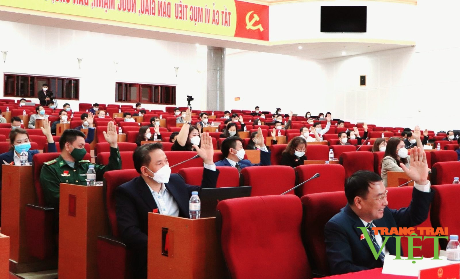 Kỳ họp thứ sáu HĐND tỉnh Lai Châu: Thông qua 12 nghị quyết   - Ảnh 2.