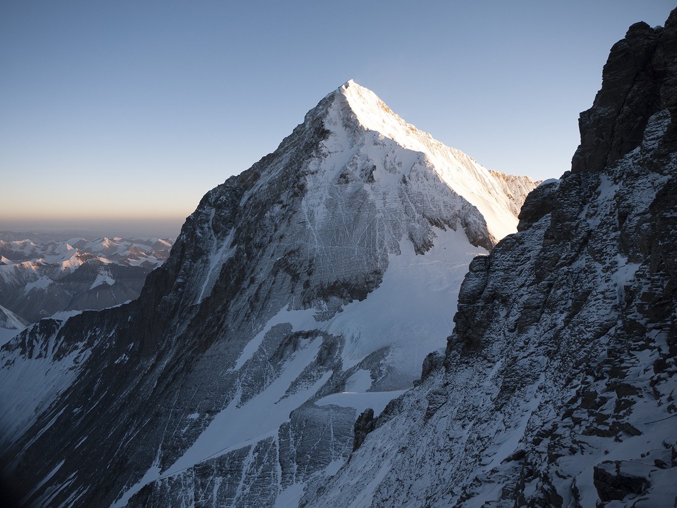 7 ngọn núi cao nhất thế giới - Ảnh 6.
