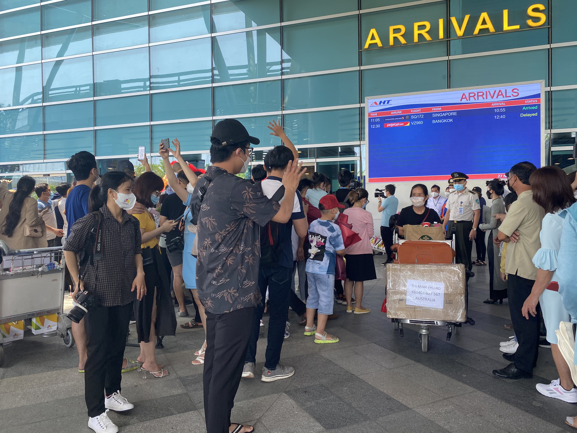 Đón 2 chuyến bay quốc tế đầu tiên chở khách du lịch đến Đà Nẵng - Ảnh 3.