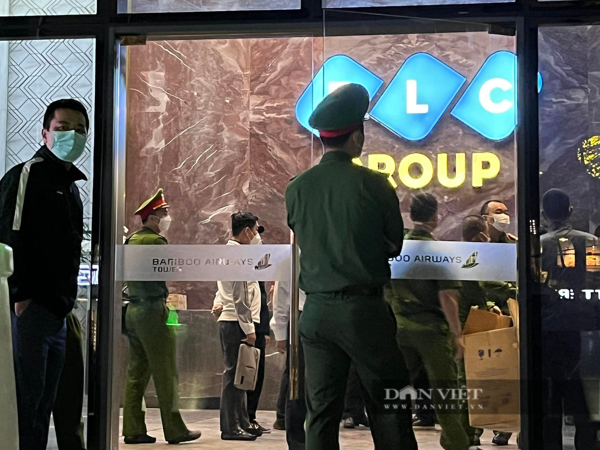Cập nhật bắt ông Trịnh Văn Quyết: Lực lượng Công an xuất hiện toà nhà FLC - Ảnh 4.