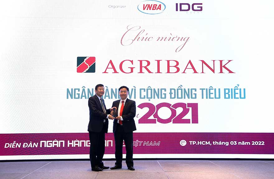 Agribank đón nhận hai giải thưởng Ngân hàng Việt Nam tiêu biểu 2021 - Ảnh 2.