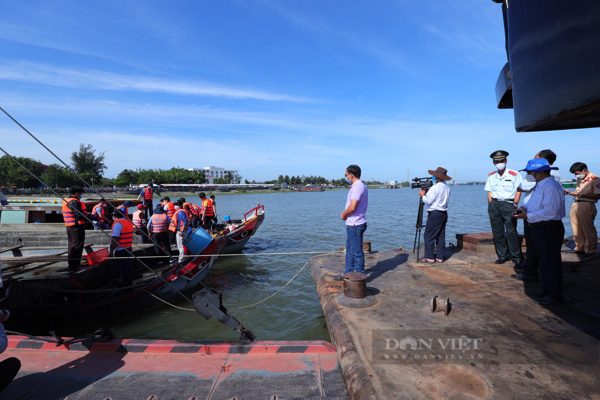 Vĩnh Long: Hơn 30 tấn cá được thả xuống dòng sông tiền - Ảnh 10.