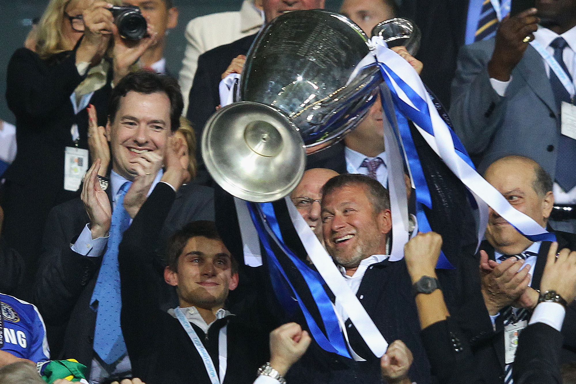 Roman Abramovich chia tay Chelsea sau 19 năm: Kết thúc “kỷ nguyên vàng” - Ảnh 3.