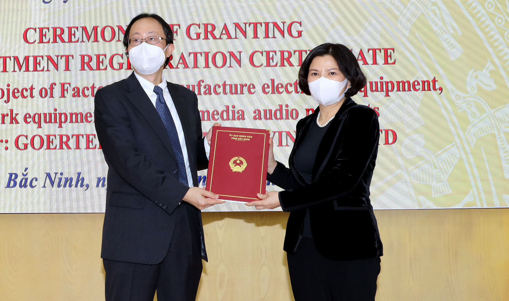 Dẫn đầu cả nước về thu hút vốn FDI, Bắc Ninh trao giấy chứng nhận đầu tư cho Công ty Goertek Vina - Ảnh 1.