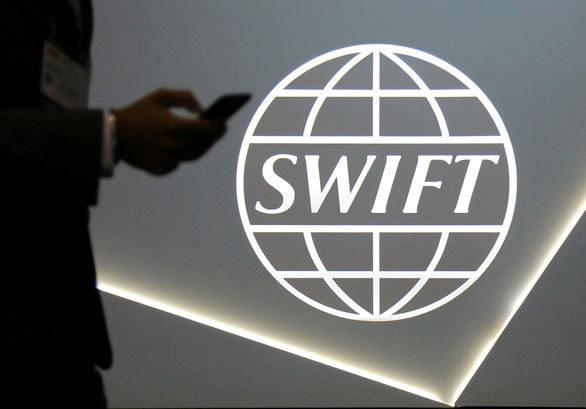 7 ngân hàng của Nga bị loại khỏi SWIFT và yêu cầu &quot;hỏa tốc&quot; của Ngân hàng Nhà nước - Ảnh 1.