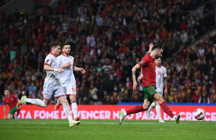 Ronaldo và ĐT Bồ Đào Nha giành vé dự World Cup 2022 - Ảnh 1.
