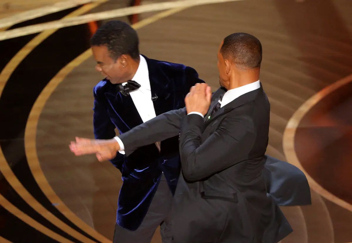 Vụ Will Smith tát Chris Rock ở lễ trao giải Oscar 2022: Ai đáng được xin lỗi? - Ảnh 1.