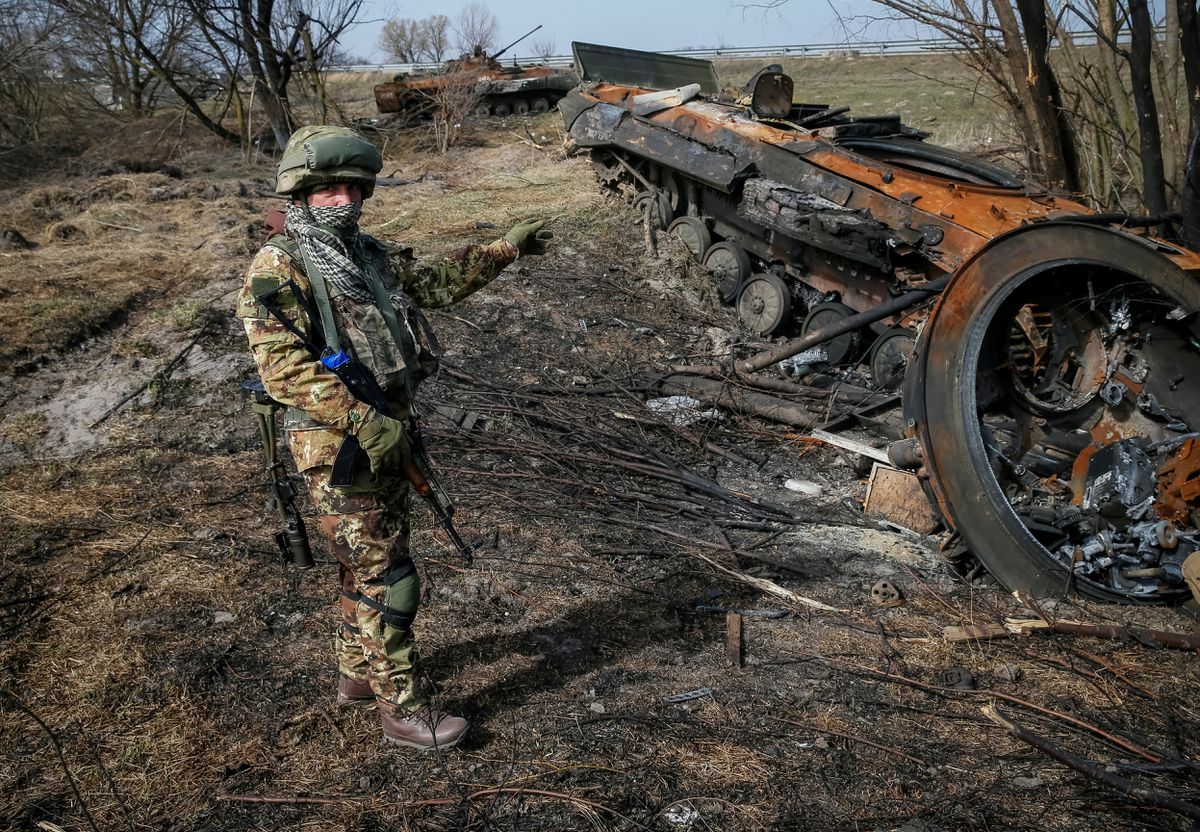 Ở những ngôi làng gần Kiev, người Ukraine đã ngăn chặn quân đội Nga như thế nào? - Ảnh 2.