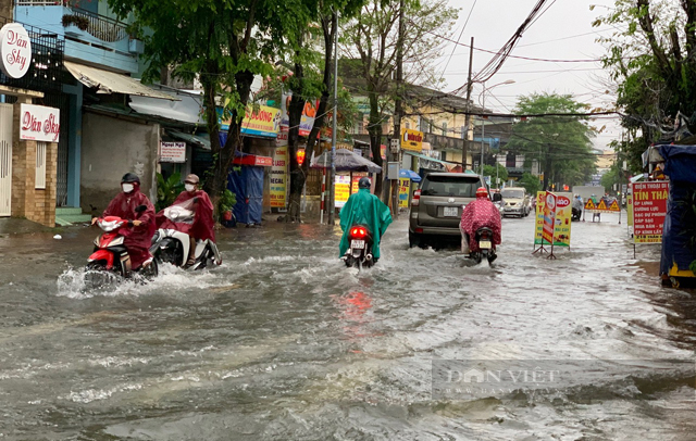 Quảng Ngãi: Mới đợt mưa đầu mùa, nhiều khu vực nội thành đã no nước  - Ảnh 8.