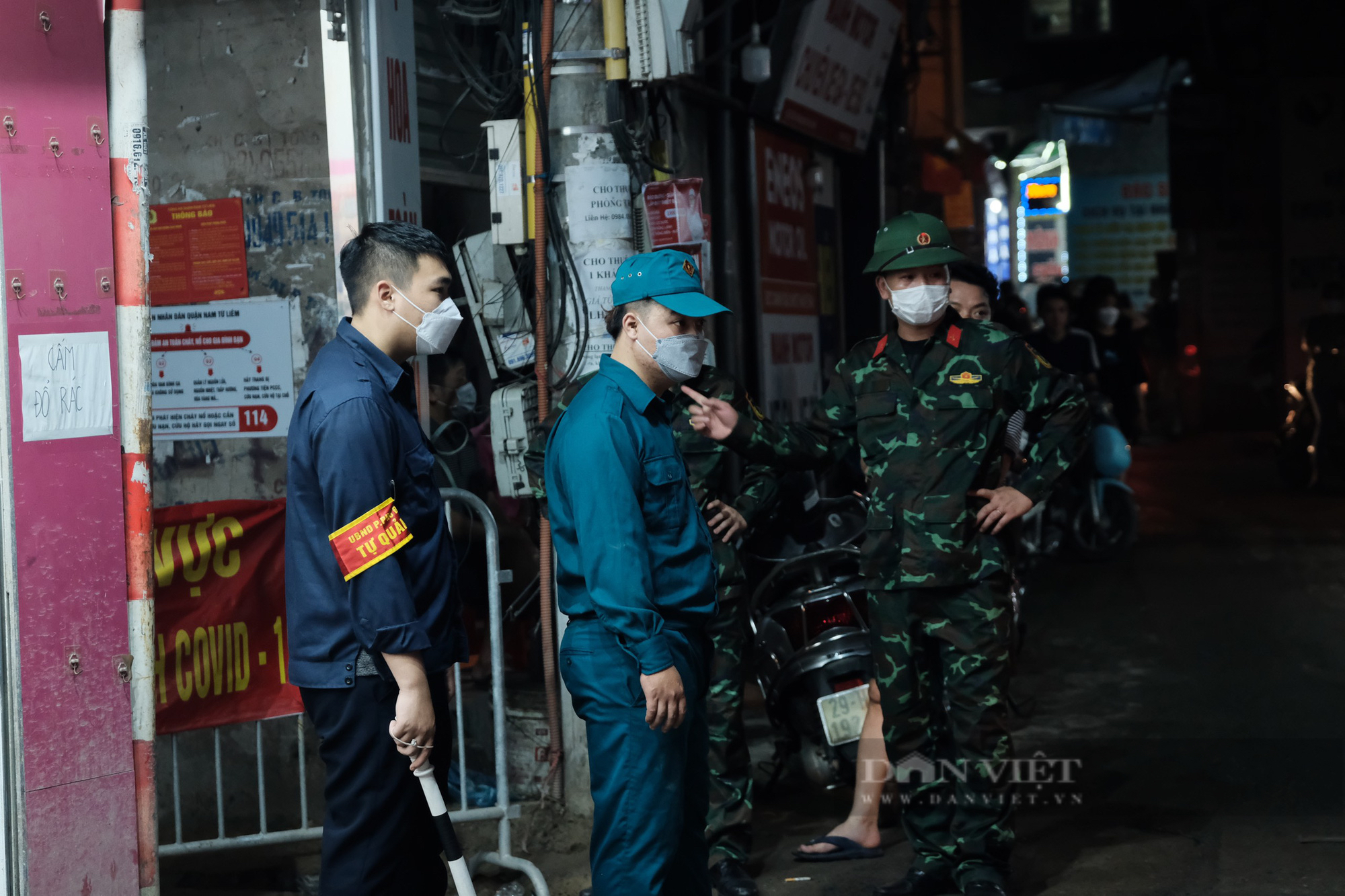 Hà Nội: Cháy lớn nhà trọ 7 tầng trong làng Phú Đô, điều động 2 xe cứu thương đến hiện trường - Ảnh 6.