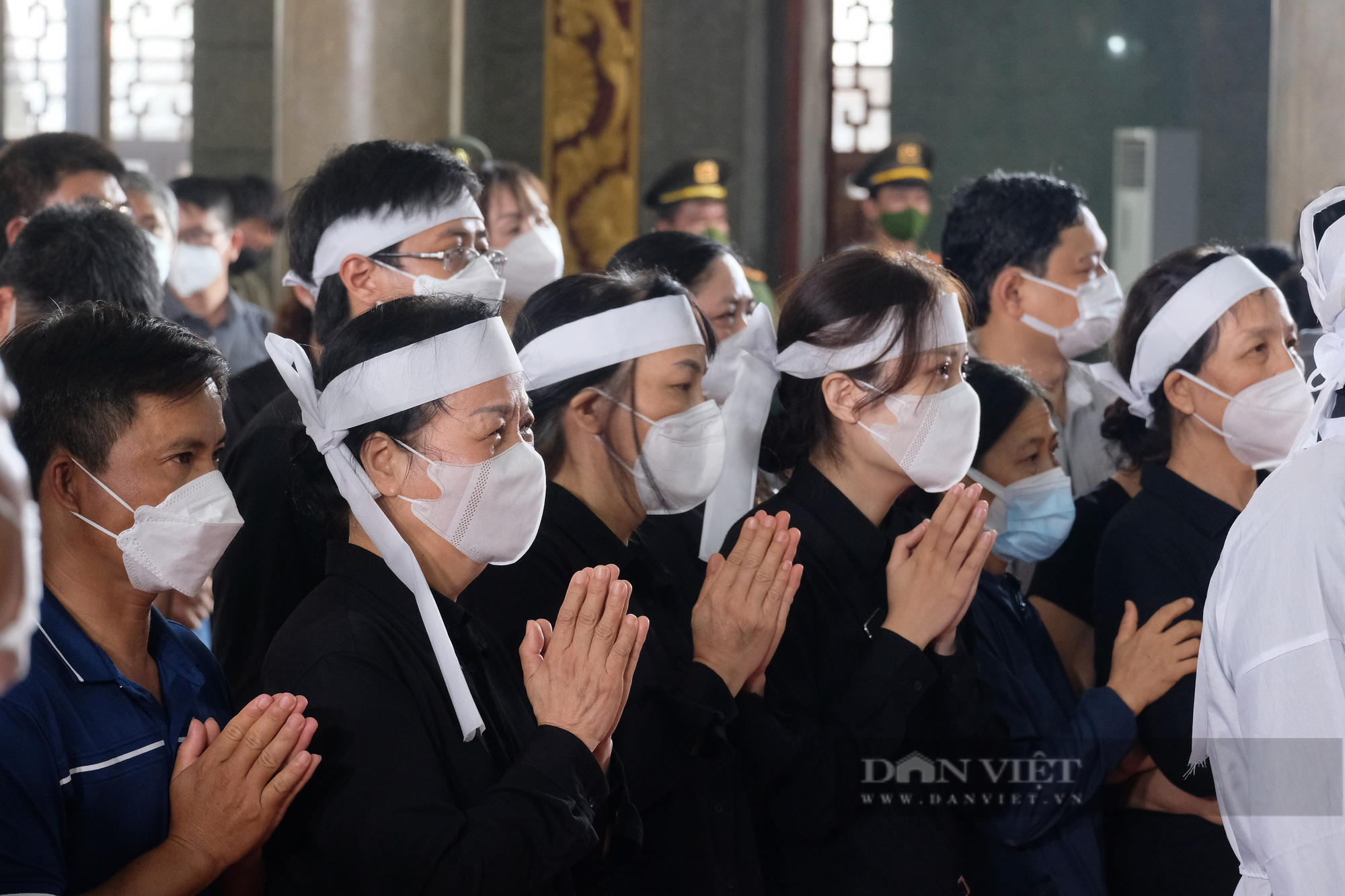 Những hình ảnh đầu tiên tại lễ tang Phó Chủ tịch UBND TP.HCM Lê Hòa Bình - Ảnh 7.