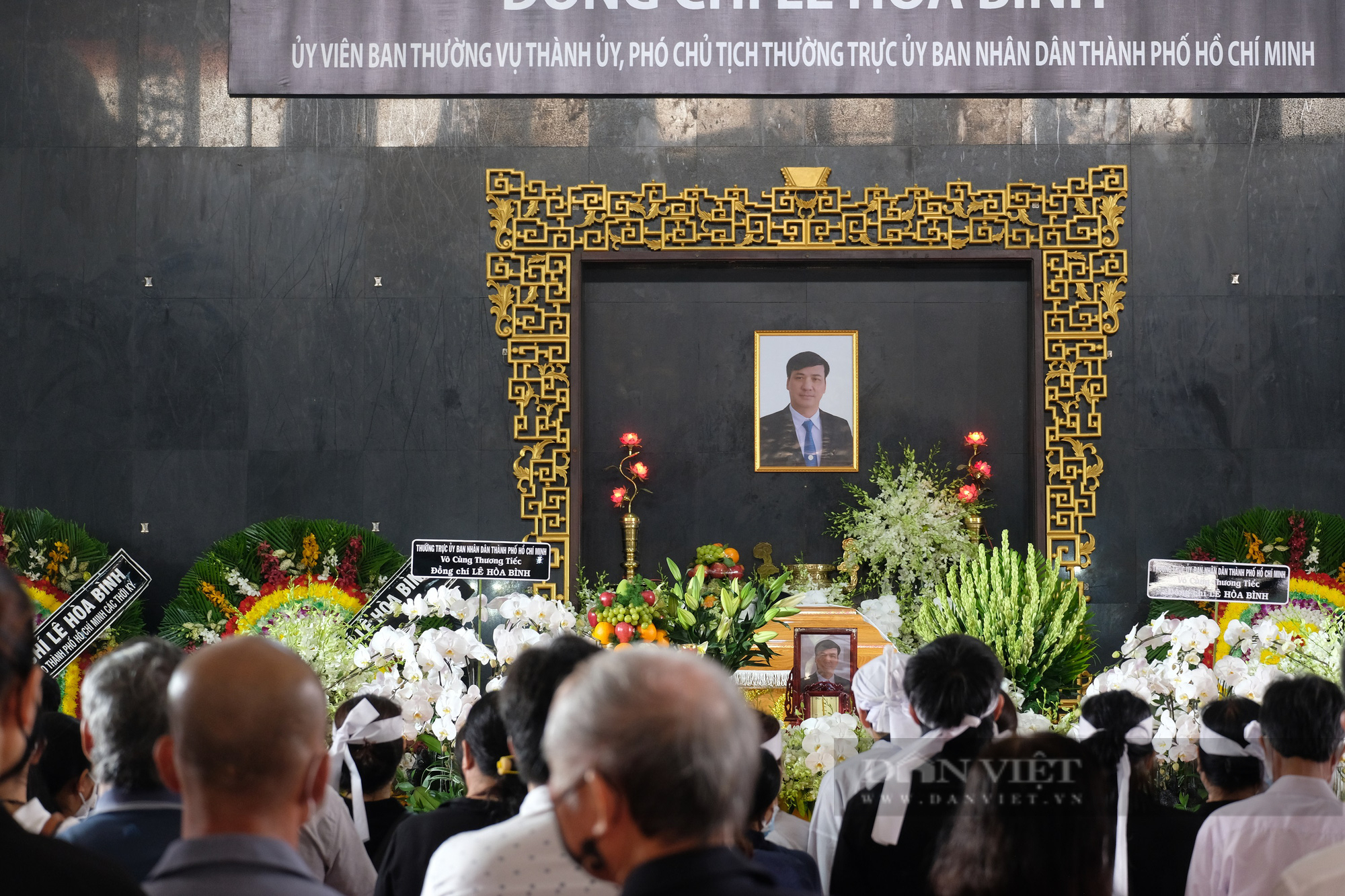 Những hình ảnh đầu tiên tại lễ tang Phó Chủ tịch UBND TP.HCM Lê Hòa Bình - Ảnh 6.