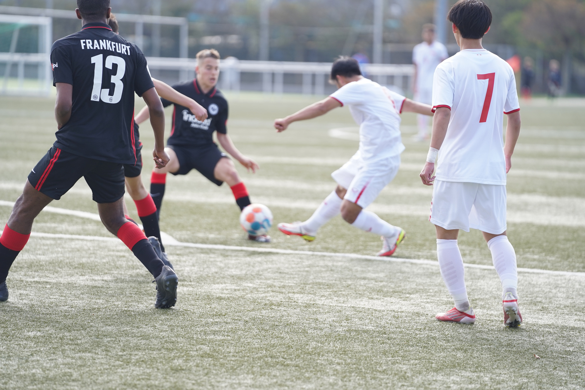 HLV Hoàng Anh Tuấn nói gì khi U17 Việt Nam thua đậm U16 Eintracht Frankfurt? - Ảnh 1.