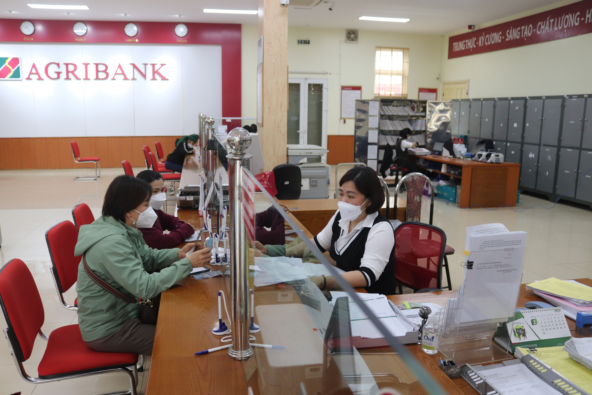 Agribank Chi nhánh huyện Mai Sơn đẩy mạnh thanh toán tiền điện qua tài khoản, cấp hạn mức thấu chi - Ảnh 1.