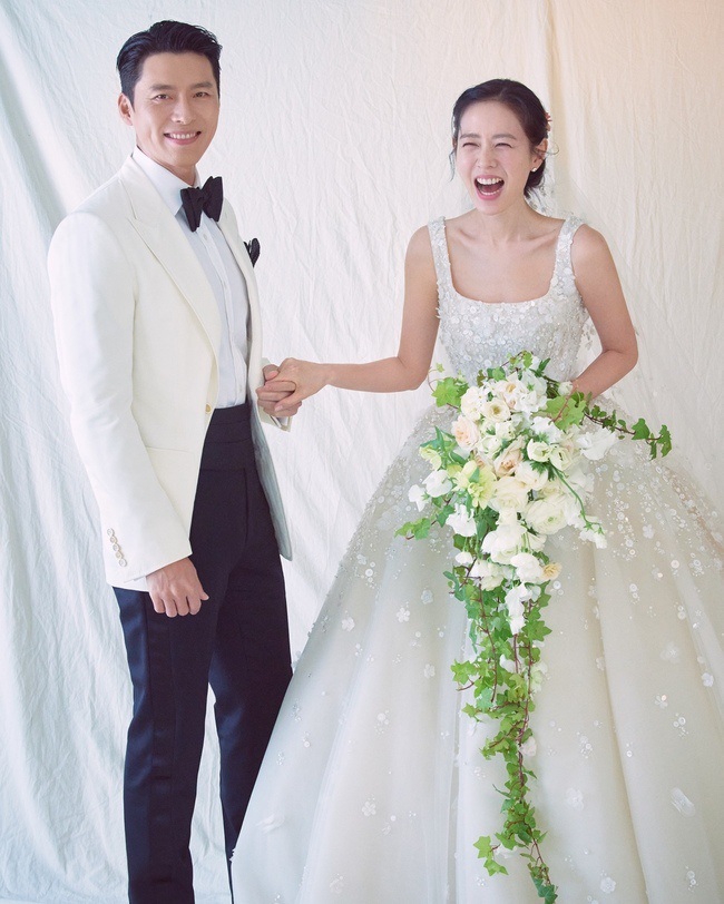 Ảnh cưới Hyun Bin và Son Ye Jin gây sốt mạng vì biểu cảm ngọt ngào của cô dâu chú rể - Ảnh 1.