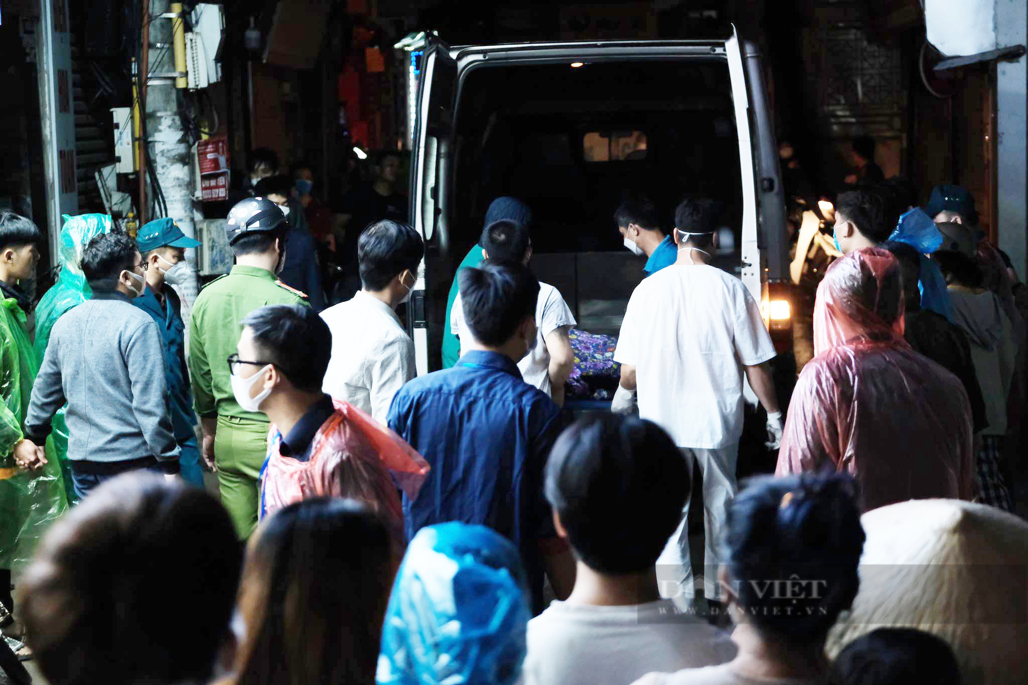 Hà Nội: Công an trích xuất camera điều tra làm rõ nghi vấn phóng hoả nhà trọ ở Phú Đô, 6 người thương vong  - Ảnh 1.