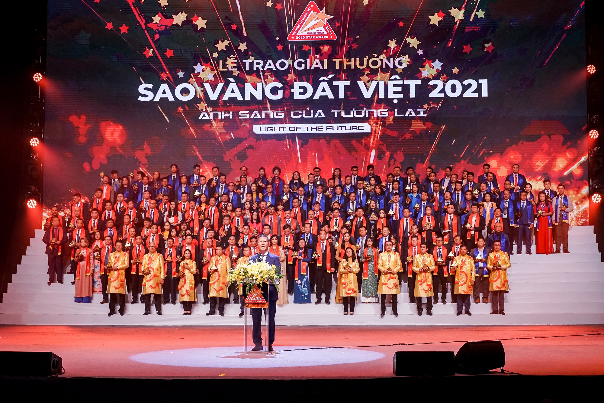 Vững vàng vượt thách thức, FPT được vinh danh tại Top 10 Sao Vàng Đất Việt - Ảnh 2.
