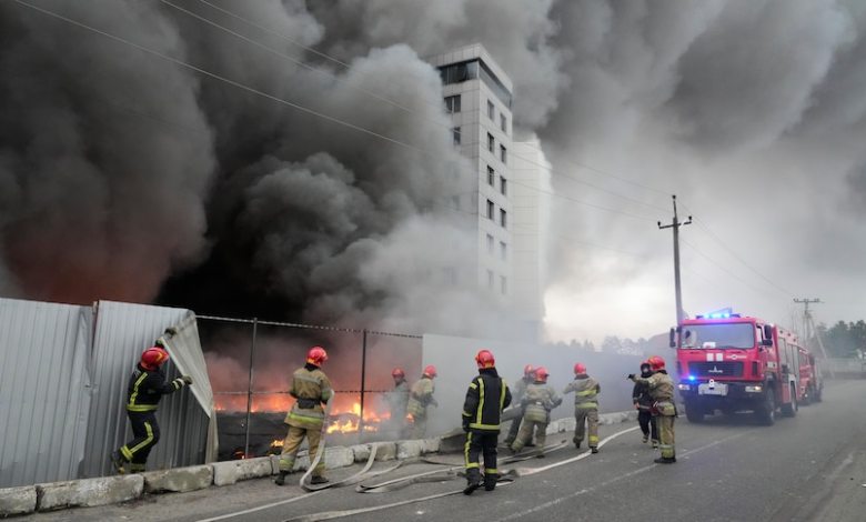 Chiến sự Nga - Ukraine ngày 4/3: Nga giành giật thành phố có nhà máy điện hạt nhân, chia cắt Ukraine khỏi đường biển - Ảnh 1.