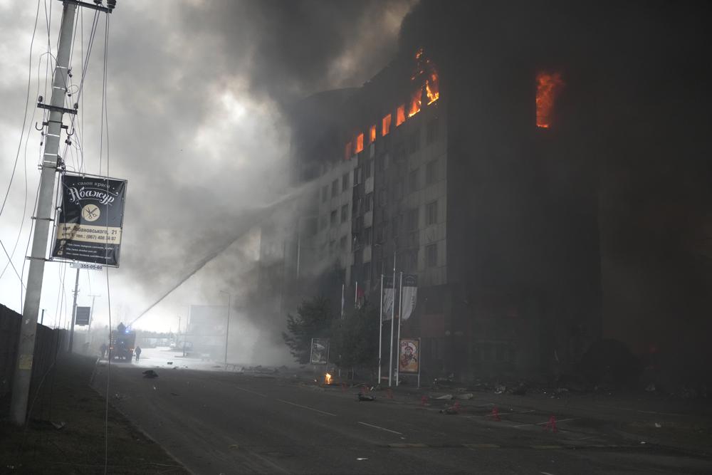 Chiến sự Nga - Ukraine ngày 4/3: Nga giành giật thành phố có nhà máy điện hạt nhân, chia cắt Ukraine khỏi đường biển - Ảnh 2.