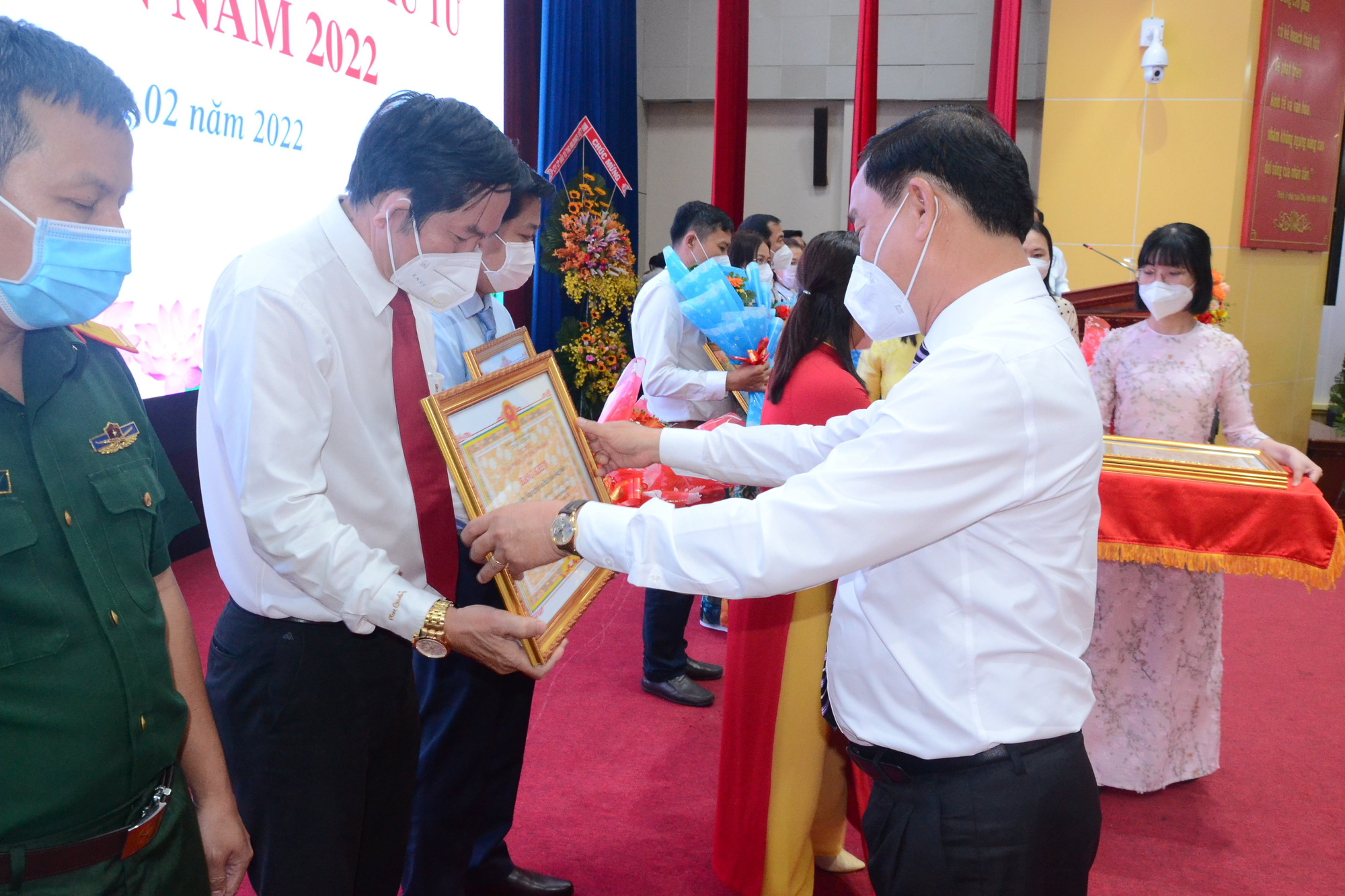 Agribank chi nhánh Tiền Giang vinh dự nhận Bằng khen của UBND tỉnh - Ảnh 1.