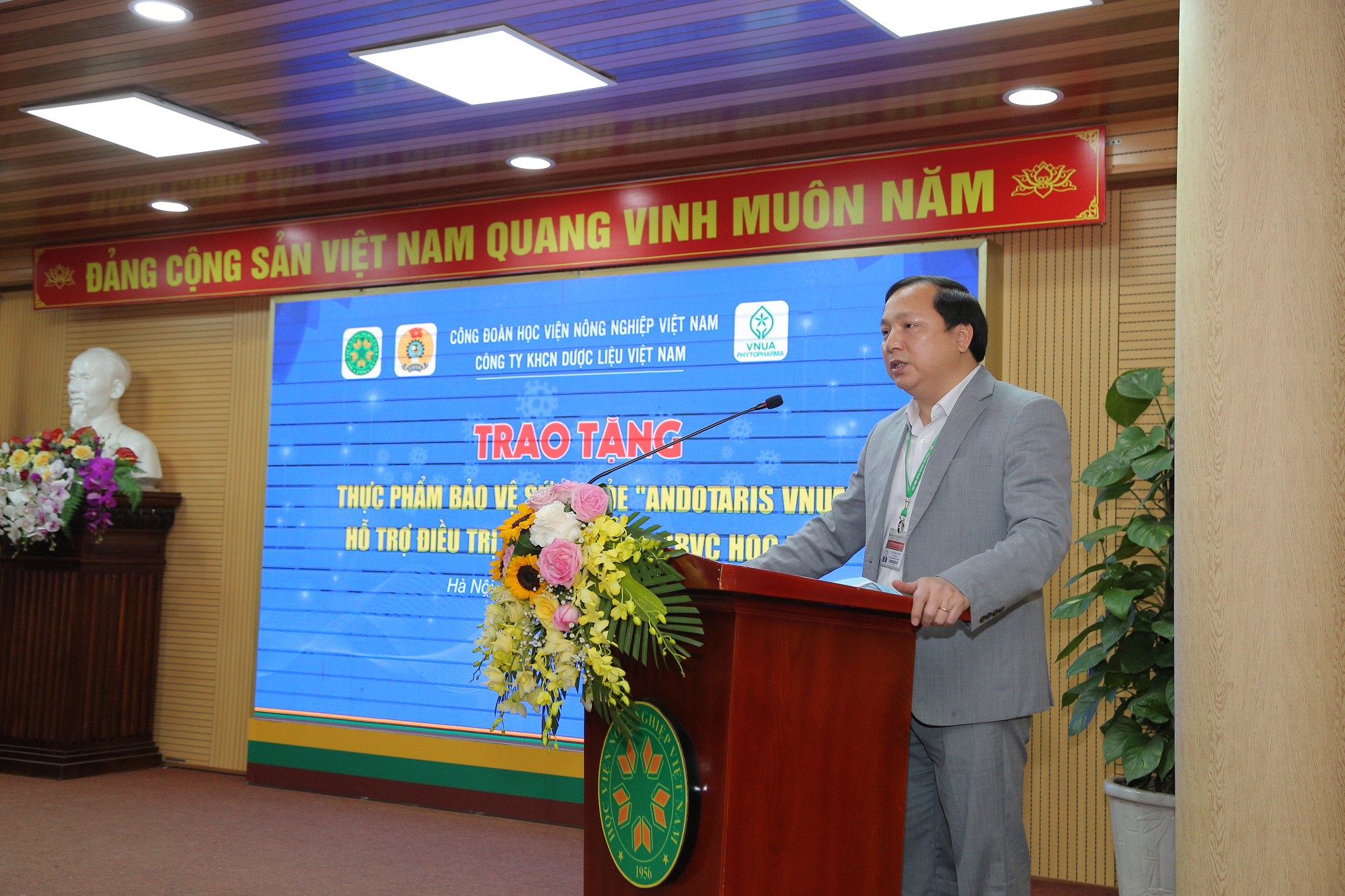 Một doanh nghiệp khoa học công nghệ của Học viện Nông nghiệp Việt Nam chế tạo thực phẩm từ nhiều dược liệu quý - Ảnh 2.