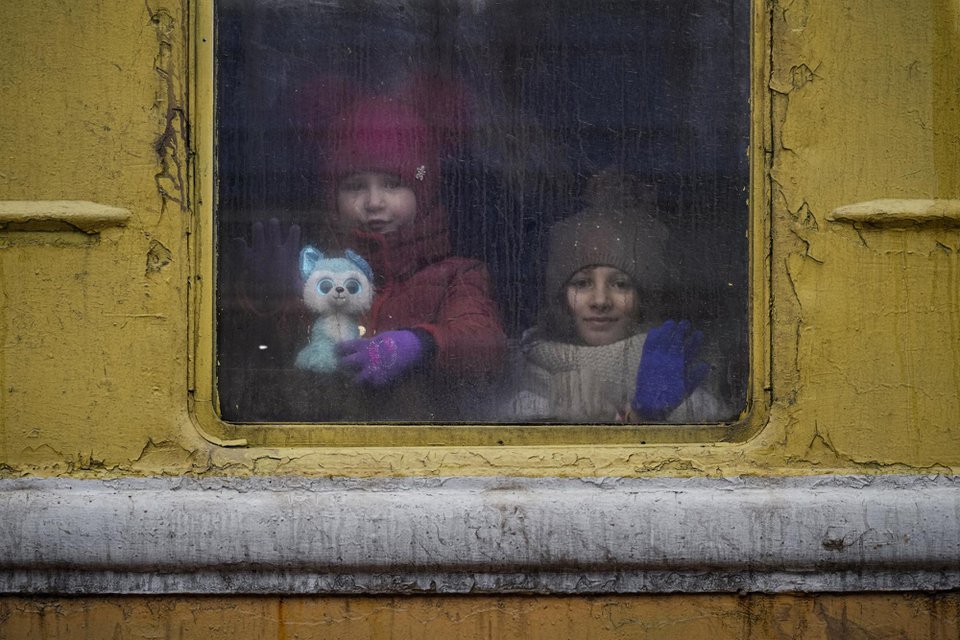 Những hình ảnh chia ly xúc động tại nhà ga Kiev - Ảnh 7.