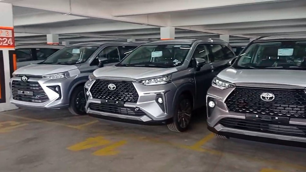 Ảnh thực tế Toyota Veloz Cross 2022 trên phố Việt, thay Innova đấu Mitsubishi Xpander - Ảnh 2.