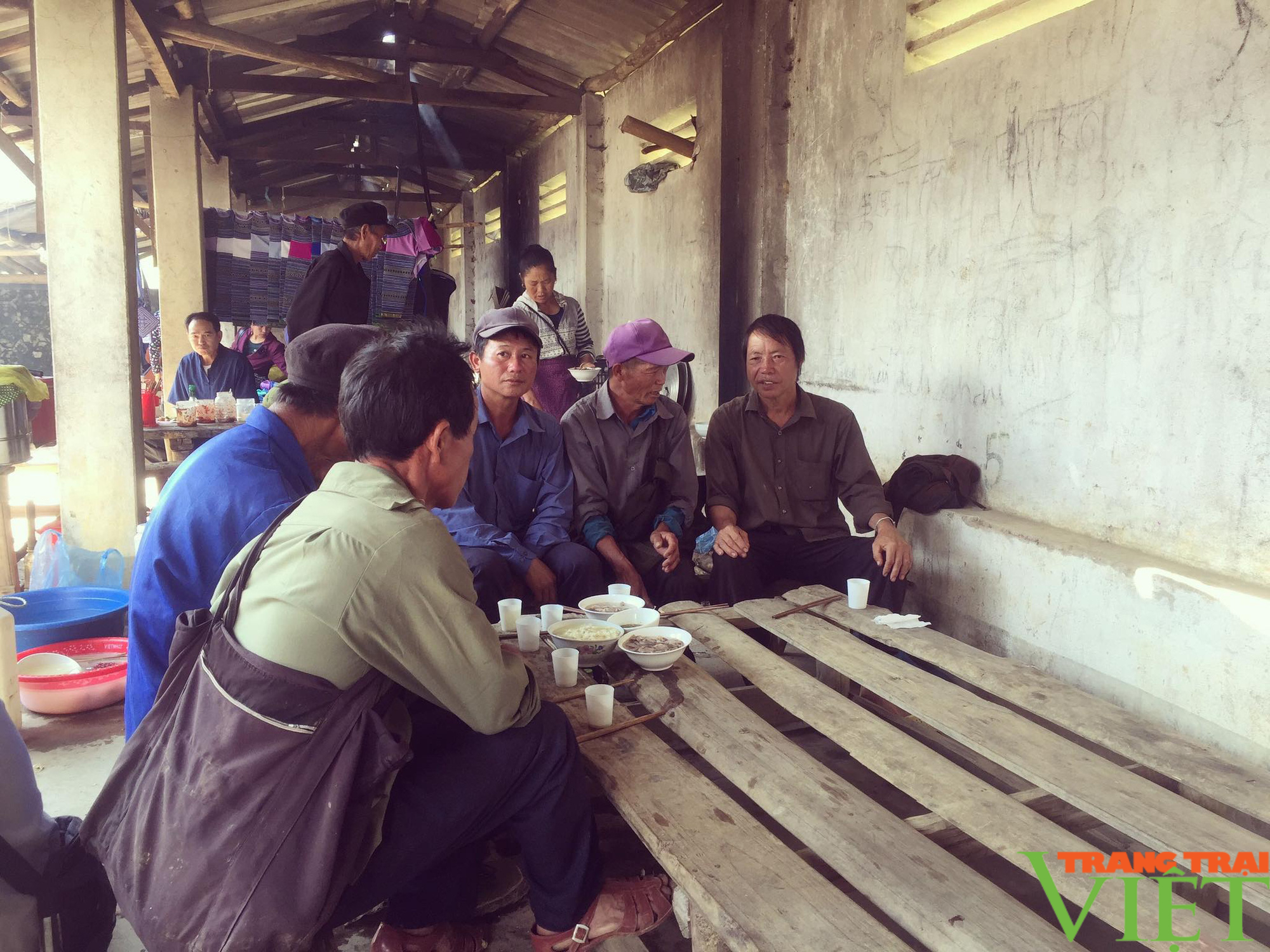 Lào Cai: Cho phép mở lại các dịch vụ làm đẹp, ăn uống tại chỗ trên địa bàn tỉnh - Ảnh 2.