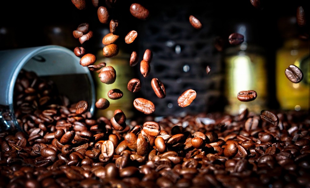 Giá cà phê thế giới dù đã hạ nhiệt so với trước đó nhưng vẫn đang ở mức cao nhất trong nhiều năm qua do nguồn cung toàn cầu thắt chặt. 