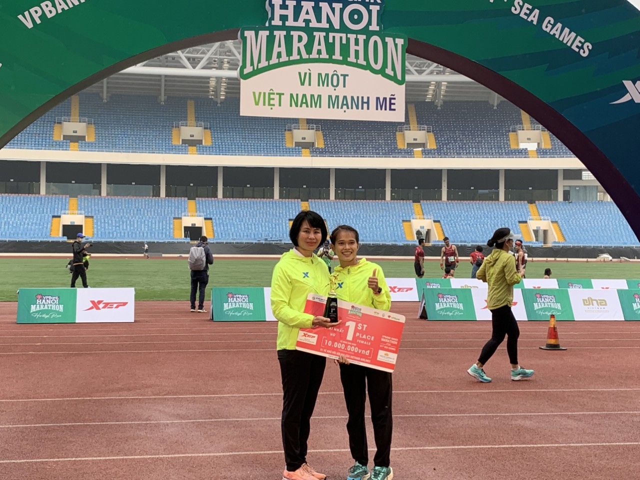Vô địch VPBank Hanoi Marathon 2021, vì sao Phạm Thị Hồng Lệ không đua marathon SEA Games 31? - Ảnh 5.