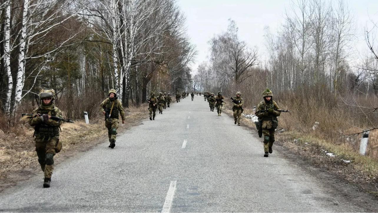 Tình báo phát hiện Ukraine định tấn công Crimea, Donbass ngày 8/3, Putin ra tay trước một bước? - Ảnh 1.