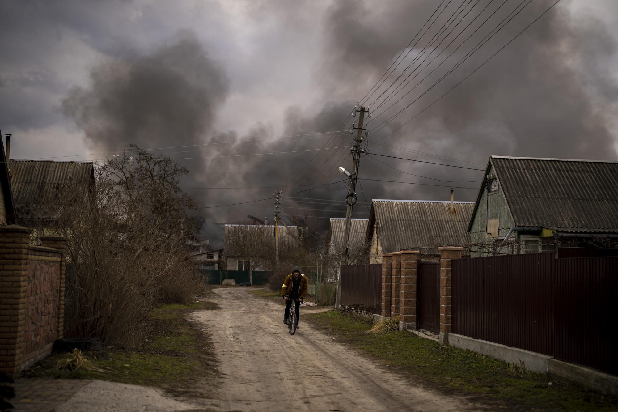 Hình ảnh Ukraine sau 11 ngày  - Ảnh 1.