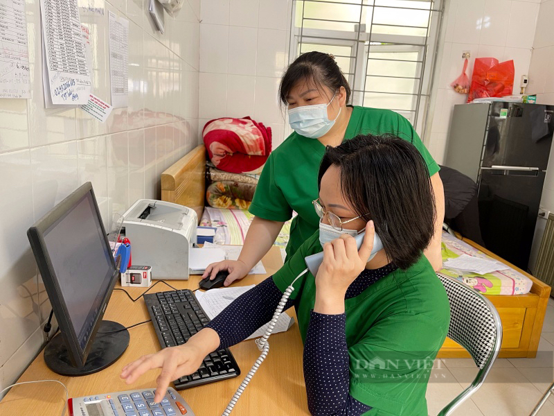 Ngày 8/3 đầy xúc động của nữ nhân viên nơi trạm y tế có 100% F0 ở Hà Nội giữa đỉnh dịch - Ảnh 1.