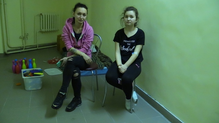 Ẩn náu trong tầng hầm bệnh viện, những đứa trẻ Ukraine khao khát được về nhà - Ảnh 2.