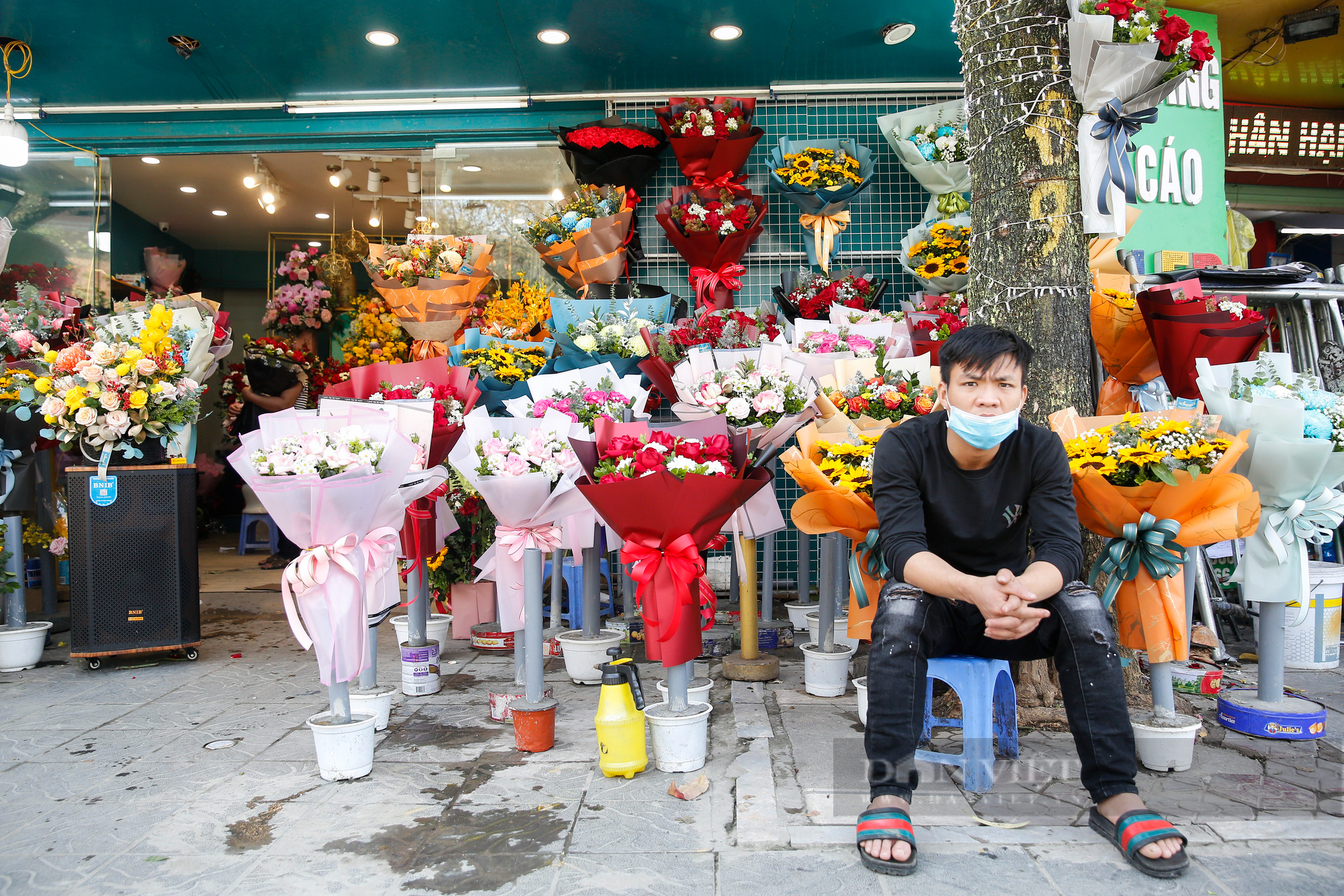 Hà Nội: Hoa tươi Đà Lạt và nhập khẩu hút khách, hoa tươi Tây Tựu ế ẩm trong ngày 8/3 - Ảnh 11.