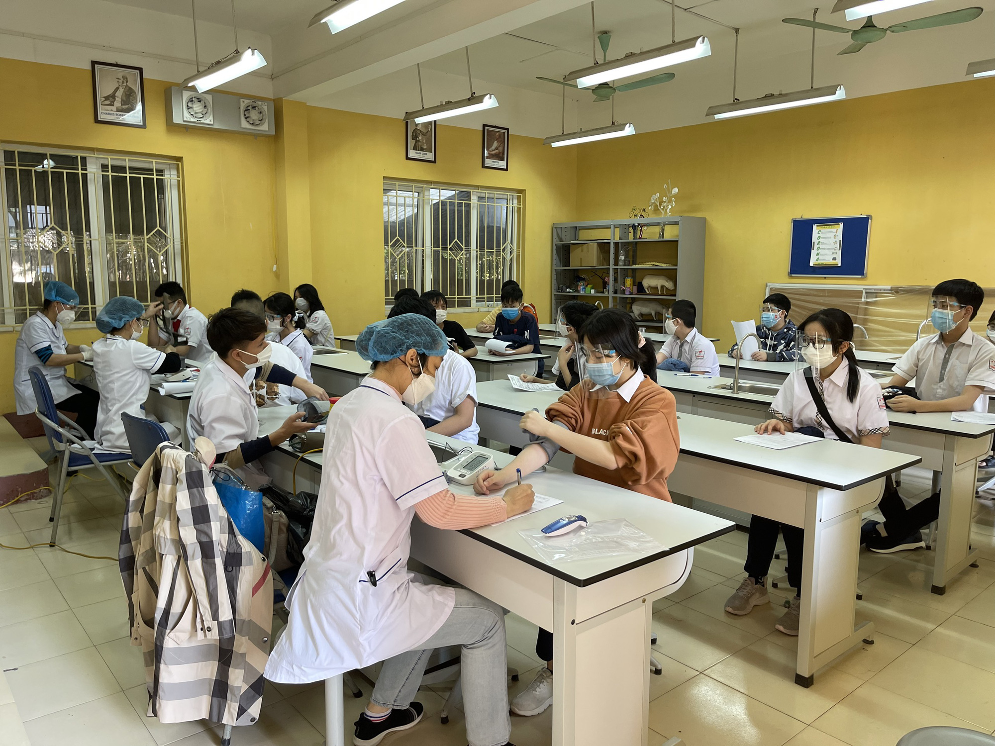 Giáo viên Hà Nội mạnh dạn đề xuất: Bỏ môn thi thứ 4 vào lớp 10, chỉ 2 môn Toán - Văn là đủ - Ảnh 1.