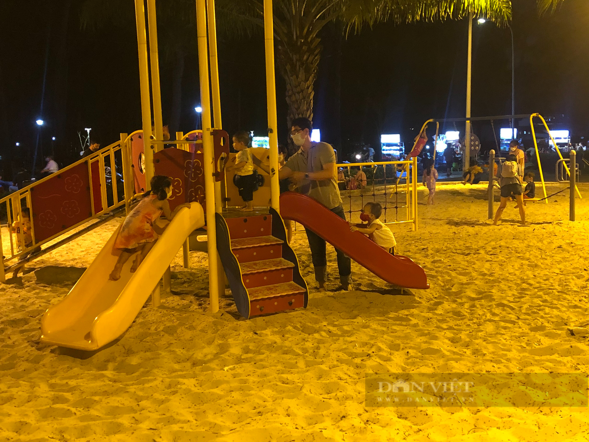 Ghé công viên hiếm hoi có bãi cát vàng cho trẻ em vui chơi thỏa thích - Ảnh 4.
