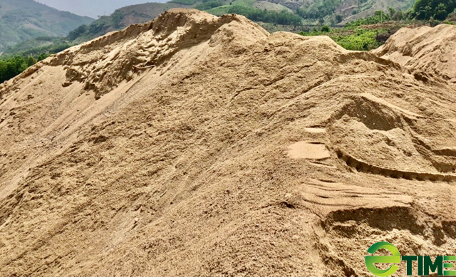 Quảng Ngãi:
Doanh nghiệp được tận thu trên 15.100m3 cát từ nạo vét hồ thuỷ điện Huy Măng
 - Ảnh 1.